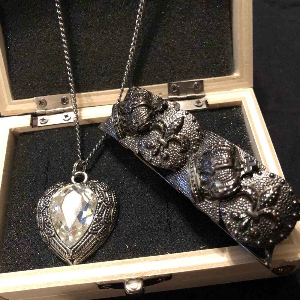 Necklace and bracelet